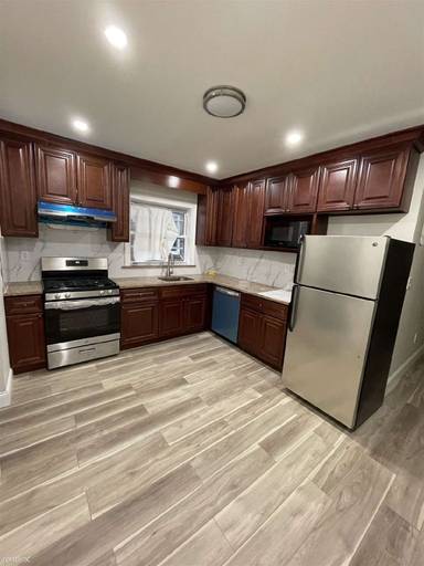 Main picture of 6121 Bell Blvd