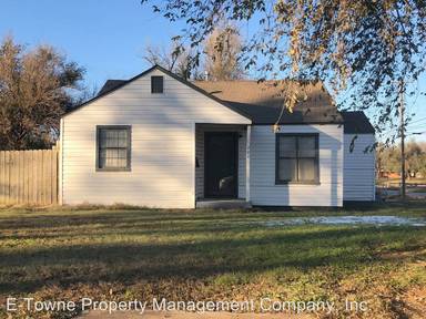 Main picture of 202 W Poplar Ave