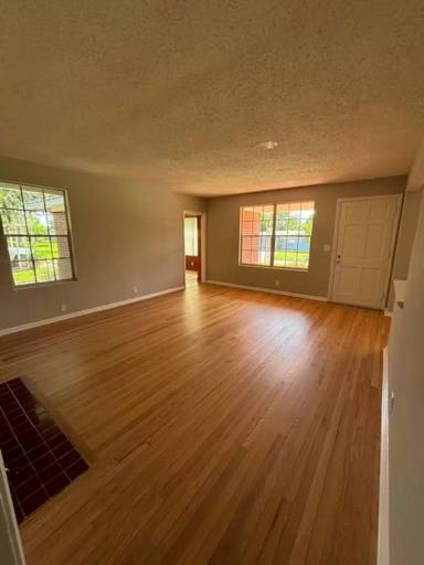 Main picture of 5321 Rollins Ave
