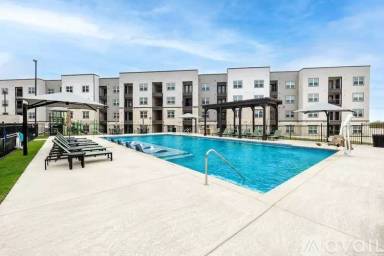 Main picture of 220 Oak Creek Way
