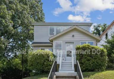 Main picture of 1339 Irving St NE