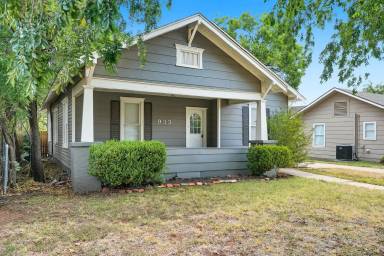 Main picture of 933 Meander St