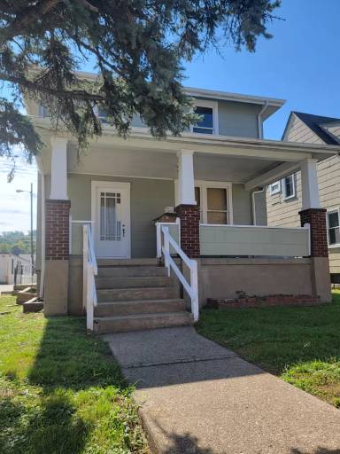 Main picture of 114 3rd Ave