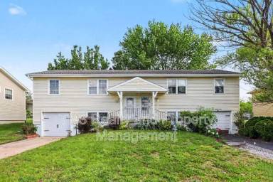 Main picture of 1324 E 152nd Ter
