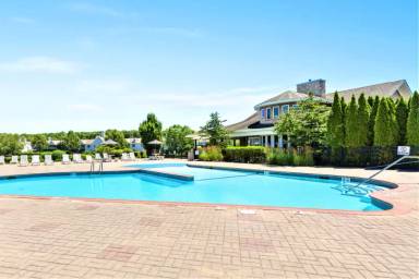 Main picture of 1 Clubhouse Way