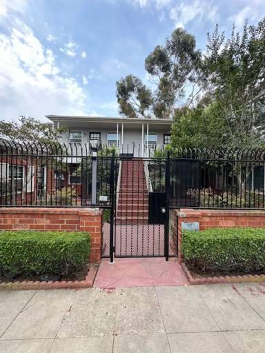 Main picture of 935 Date St