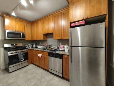 Main picture of 72 Gore St