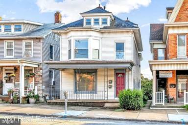 Main picture of 38 E Main St