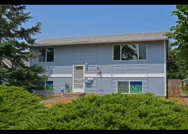 Main picture of 719 E 53rd St
