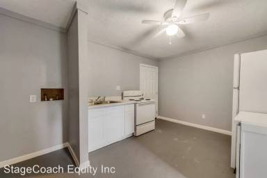 Main picture of 302 W 8th St