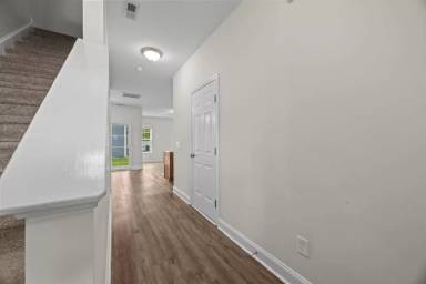 Main picture of 211 N Stingray Ln