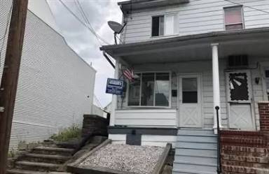 Main picture of 215 N Vine St