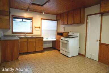 Main picture of 15123 Stratford Dr