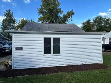 Main picture of 1332 E 351st St