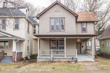 Main picture of 2341 N Kenwood Ave