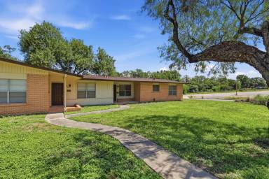 Main picture of 803 Oblate Dr