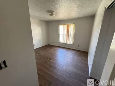 Main picture of 2627 NE 8th Ave