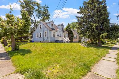 Main picture of 403 Queen St
