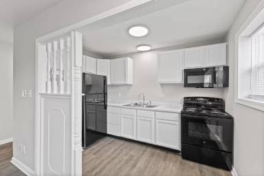 Main picture of 4200 N Arlington Ave