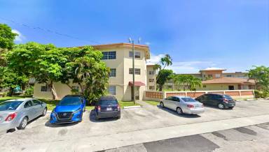 Main picture of 1855 NE 121st St