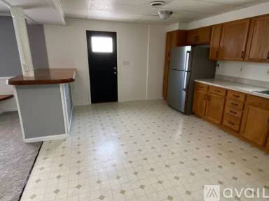 Main picture of 637 Main St