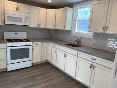 Main picture of 114 Guilden St