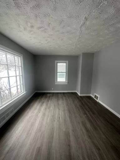 Main picture of 5571 Saxon Dr