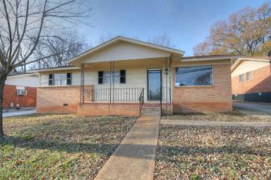 Main picture of 1747 Pulaski Pike NW