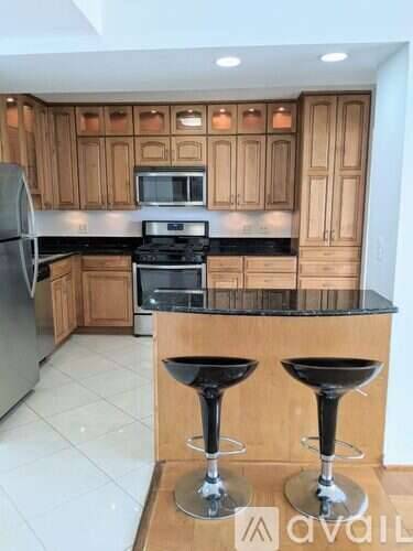 Main picture of 4 Monroe Pl