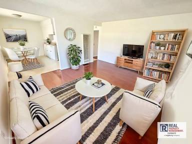 Main picture of 864 W Colorado Blvd