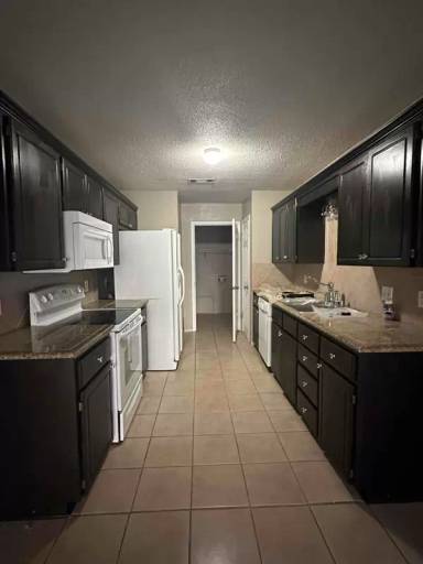 Main picture of 2801 Traverse Dr