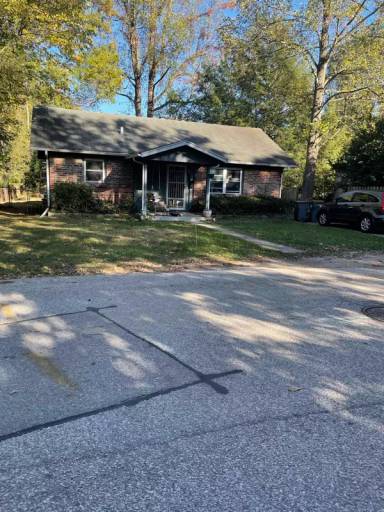 Main picture of 813 S Mitchell St