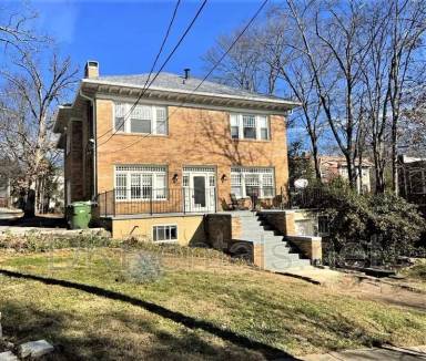 Main picture of 1150 Blue Ridge Ave NE