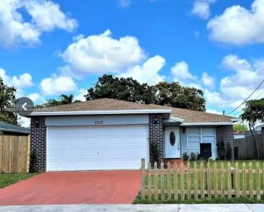 Main picture of 5725 Mayo St