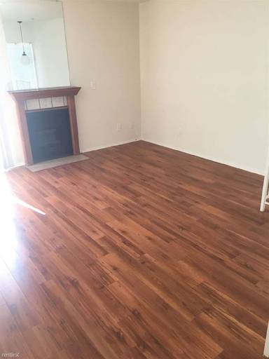 Main picture of 15050 Moorpark St
