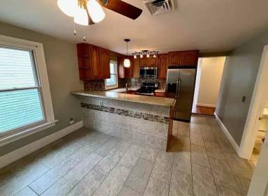 Main picture of 107 N Main St