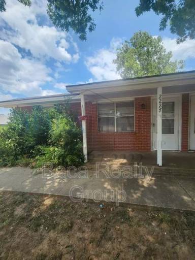 Main picture of 2227 Donna Dr