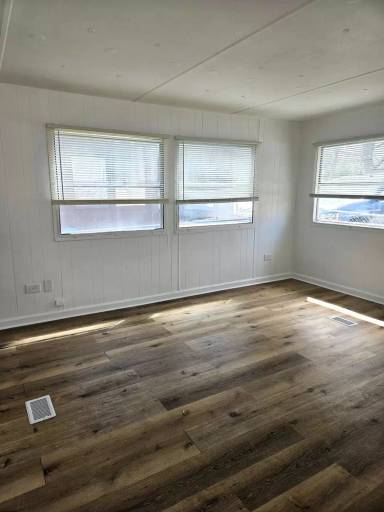 Main picture of 121 N 6th Ave
