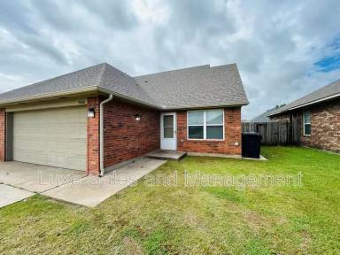 Main picture of 9606 SW 17th St