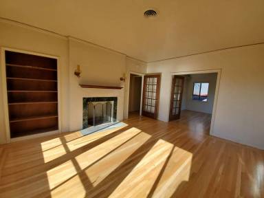 Main picture of 5271 Broadway Ter