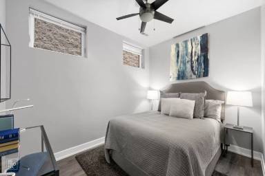 Main picture of 3925 S Indiana Ave