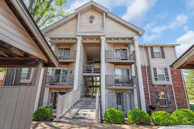 Main picture of 700 Ridgeside Dr