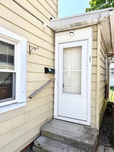 Main picture of 102 E Middle St