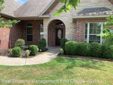 Main picture of 3405 SW 8th St
