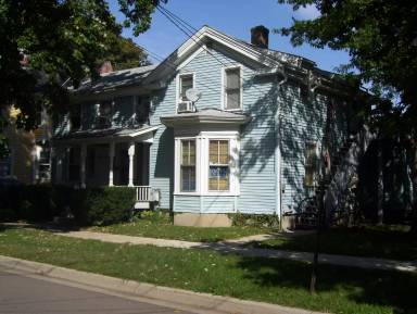 Main picture of 415 Oak St