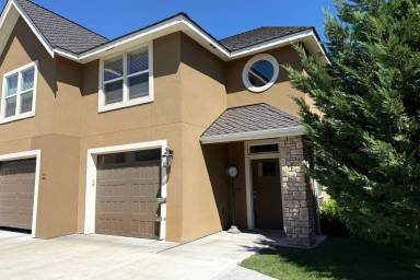 Main picture of 2 NE Hadley Way