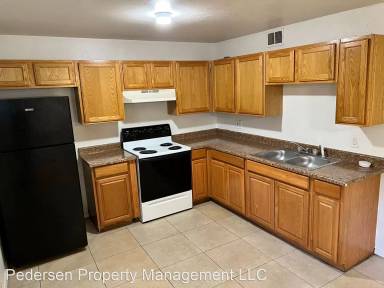 Main picture of 325 S Pioneer Apartments