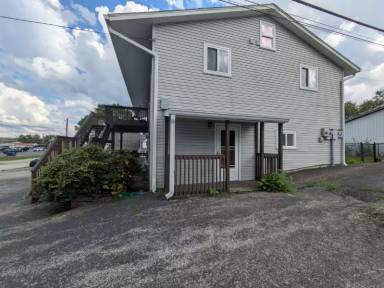 Main picture of 209 W Oak St