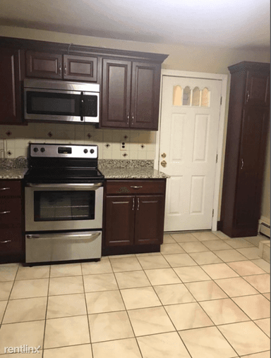 Main picture of 131 Webster St