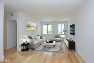 Main picture of Midwest Court